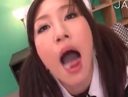 若葉くるみ　ドMメイドがノーハンドフェラであっという間に口内射精させてごっくん。脚の指やアナルまで舐めるご奉仕好きのメイドは早漏ご主人様のザーメンも大好き