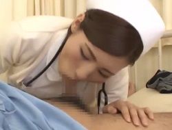 夏希みなみ　頬裏口淫という頬の裏にチンチンを擦り付けてしゃぶるフェラで患者を口内射精に導く看護師