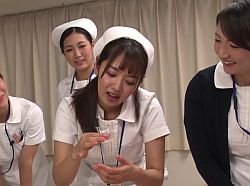 フェラでの精液採取の研修で患者二名を口内射精に導くナースたち