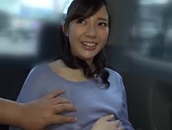 車内フェラで豪快に口内射精をされちゃうムッツリスケベな素人娘